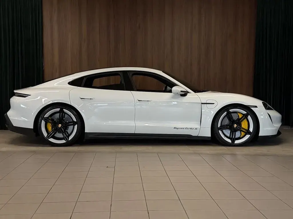 Gebraucht Porsche Taycan 559 kW (761 PS) 2021 Weiß Limousine