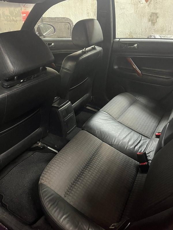 Gebraucht VW Passat 150 PS (110 kW) 2000 Violet Limousine