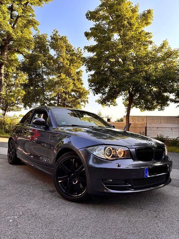 Grau Gebraucht 2008 BMW 123 Performance Kleinwagen | 7.999 € (Guter Preis) - Bild 1/4