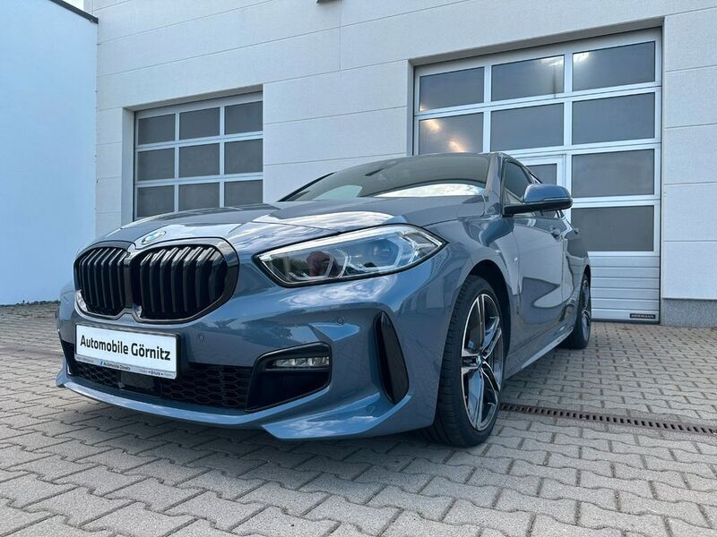Storm bay (metallic) Gebraucht 2023 BMW 120 M Sport Kleinwagen | 34.998 € (Fairer Preis) - Bild 1/4
