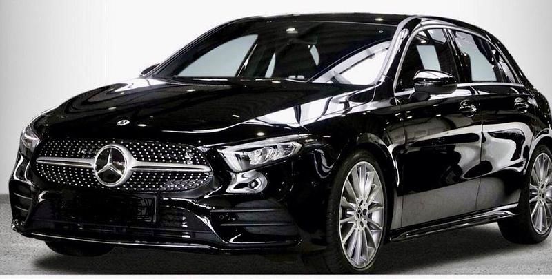 Schwarz Gebraucht 2020 Mercedes A180 AMG line Limousine | 22.999 € (Fairer Preis) - Bild 1/4