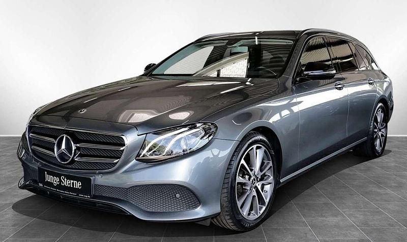Grau Gebraucht 2019 Mercedes E200 Kombi | 33.000 € - Bild 1/4