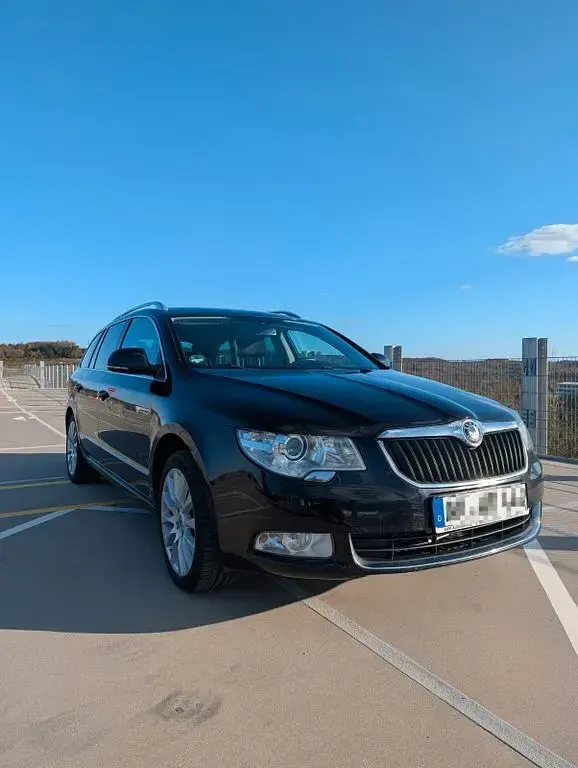 Gebraucht Skoda Superb Elegance 140 PS (102 kW) 2013 Schwarz Kombi