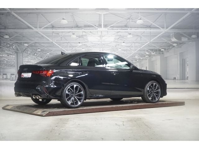 Gebraucht Audi S3 Performance 333 PS (244 kW) 2024 Mythosschwarz metallic Limousine