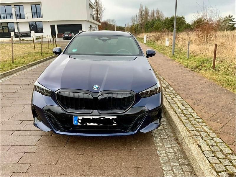 Gebraucht BMW 540 Performance 303 PS (222 kW) 2025 Blau Kombi
