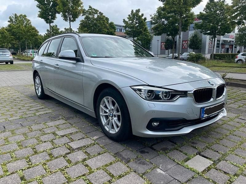 Silber Gebraucht 2018 BMW 318 Kombi | 15.500 € (Guter Preis) - Bild 1/4