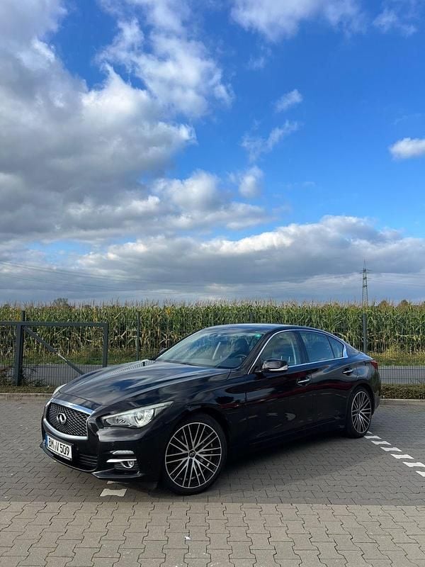 Schwarz Gebraucht 2015 Infiniti Q50 Limousine | 13.700 € (Teuer) - Bild 1/4