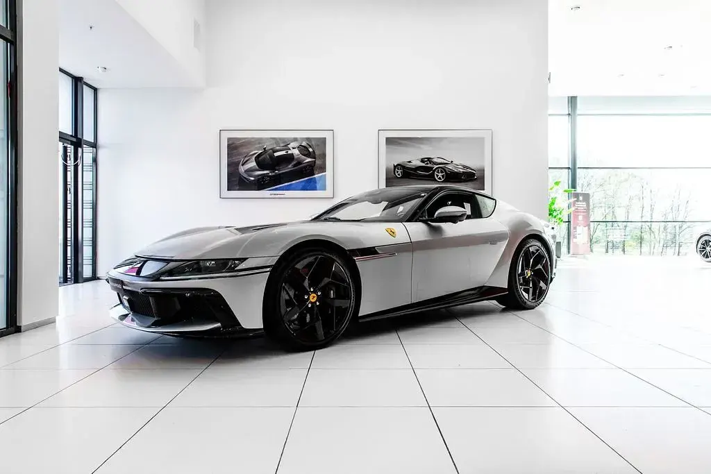 Second-hand Ferrari 12 Cilindri 829 CP (609 kW) 2025 Argintiu
