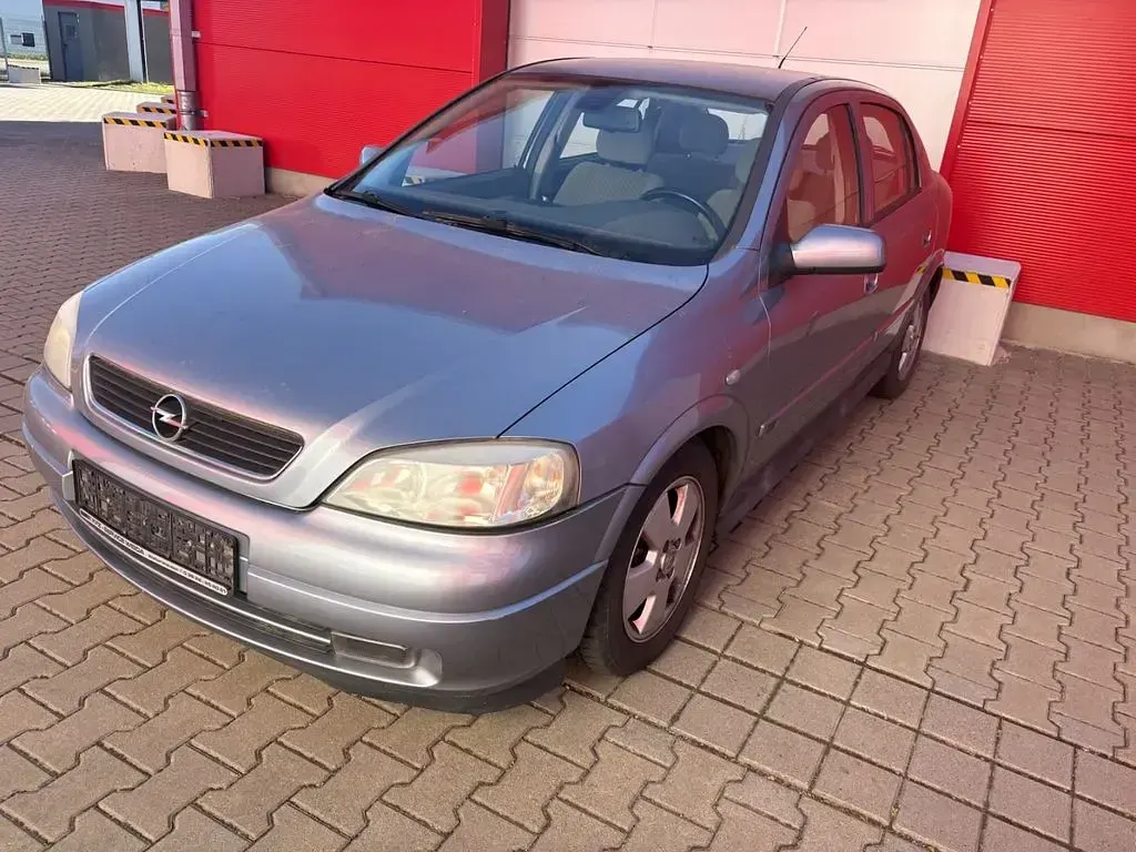 Usata Opel Astra 101 CV (74 kW) 2003 Argento Berlina