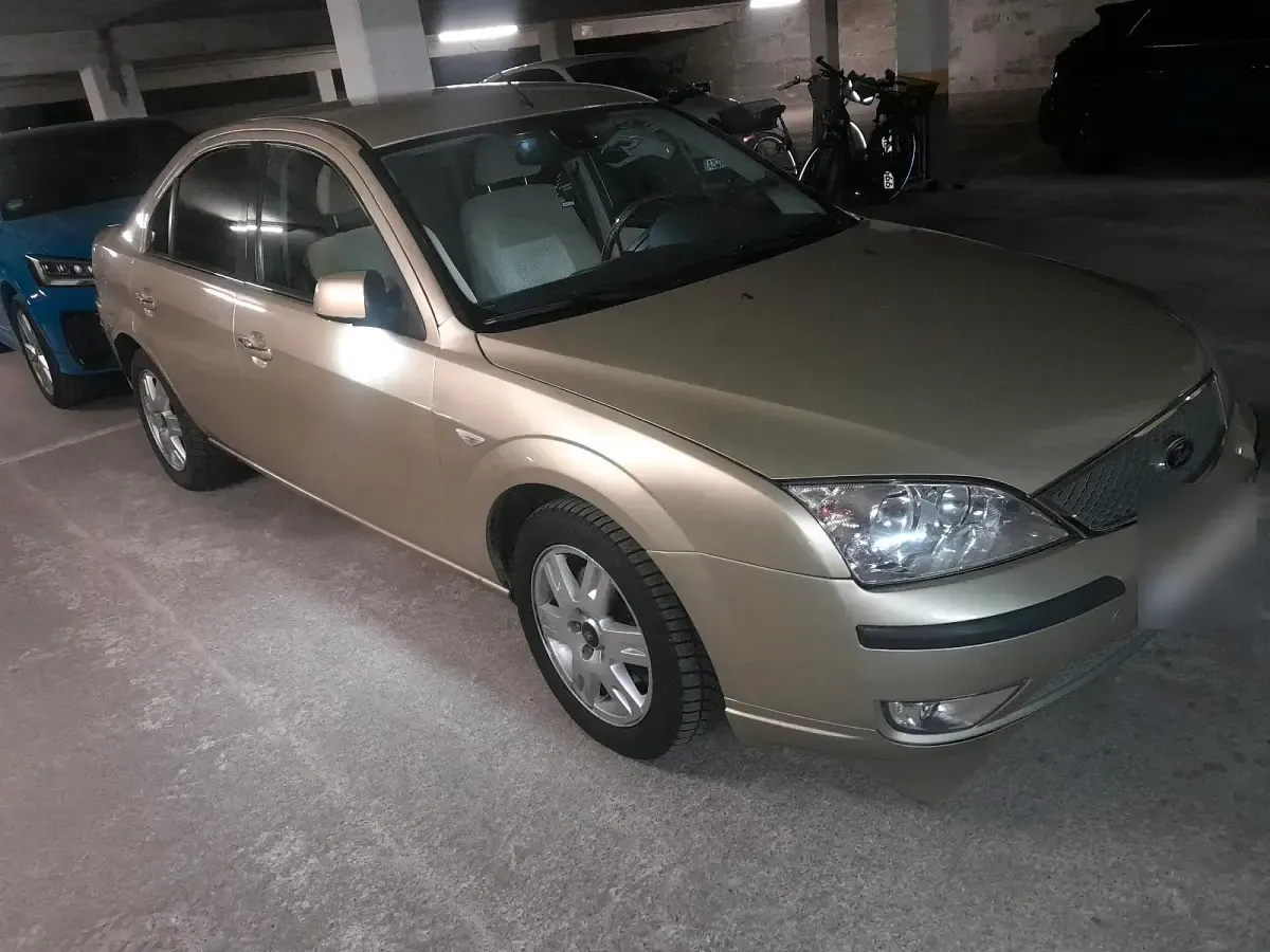 Gebraucht Ford Mondeo Ghia 125 PS (91 kW) 2006 Gold Limousine