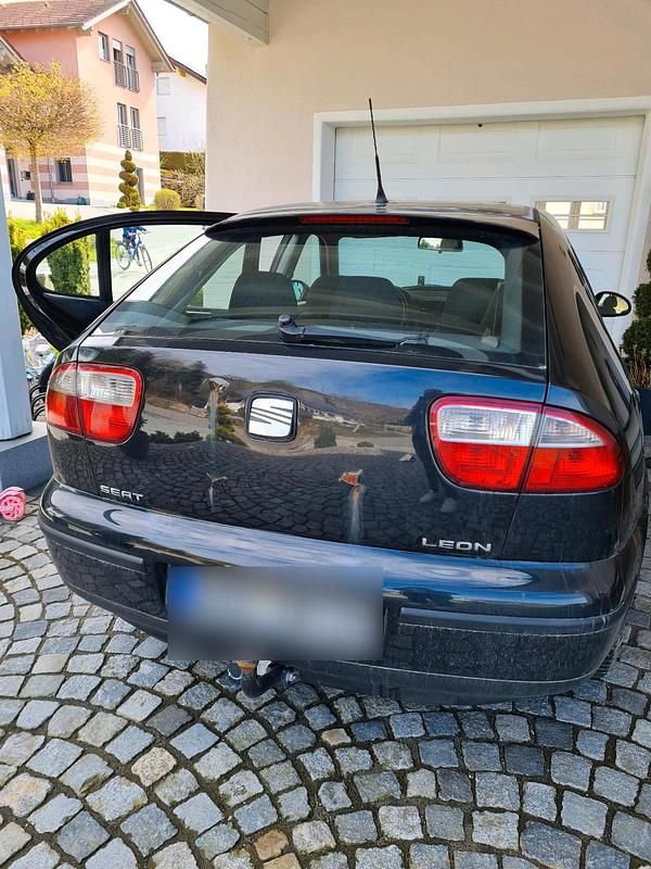 Second-hand Seat Leon 110 CP (80 kW) 2003 Negru Hatchback