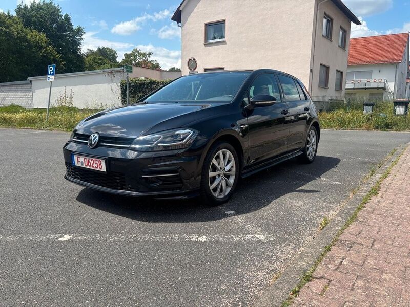 Schwarz Gebraucht 2019 VW Golf VII Highline Limousine | 16.990 € (Fairer Preis) - Bild 1/4