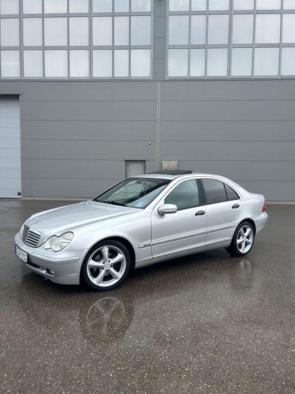 Silber Gebraucht 2004 Mercedes C200 Classic Limousine | 2.800 € (Guter Preis) - Bild 1/4