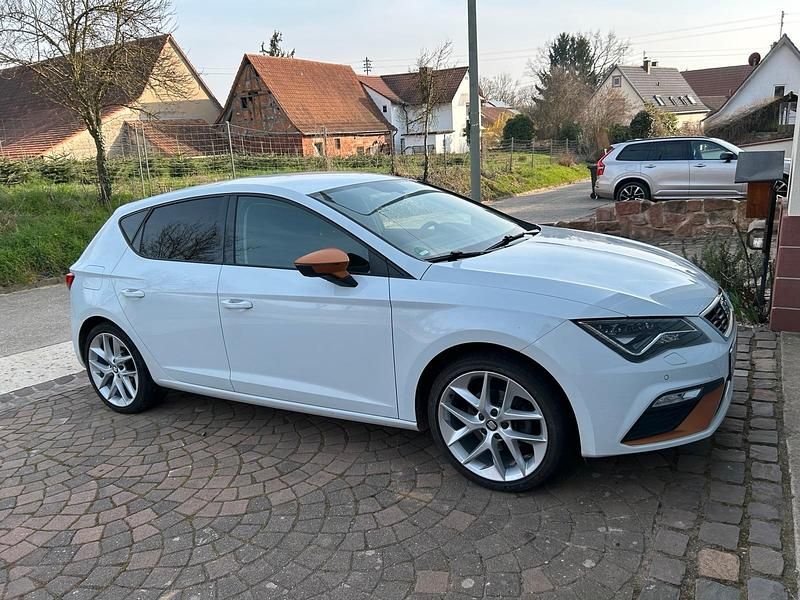 Gebraucht Seat Leon Beats 150 PS (110 kW) 2020 Weiß Limousine