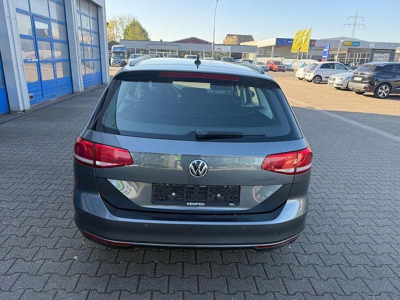 Gebraucht VW Passat Comfortline 150 PS (110 kW) 2015 Grau Limousine