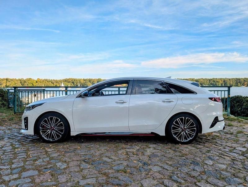 Weiß Gebraucht 2020 Kia ProCeed Kleinwagen | 19.500 € (Guter Preis) - Bild 1/4