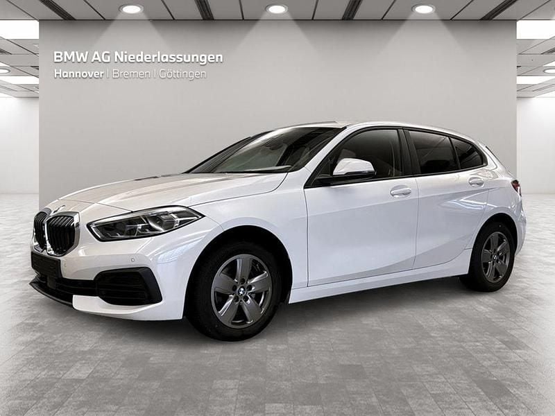 Weiß Gebraucht 2023 BMW 118 Advantage Kleinwagen | 20.502 € (Guter Preis) - Bild 1/4