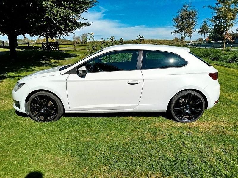 Weiß Gebraucht 2013 Seat Leon SC FR Kleinwagen | 8.700 € (Fairer Preis) - Bild 1/4