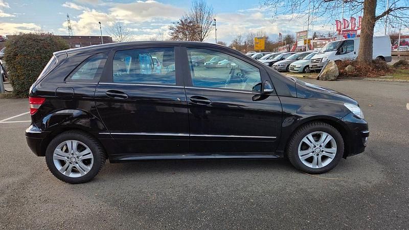 Gebraucht Mercedes B180 116 PS (85 kW) 2011 Schwarz Van / Kleinbus