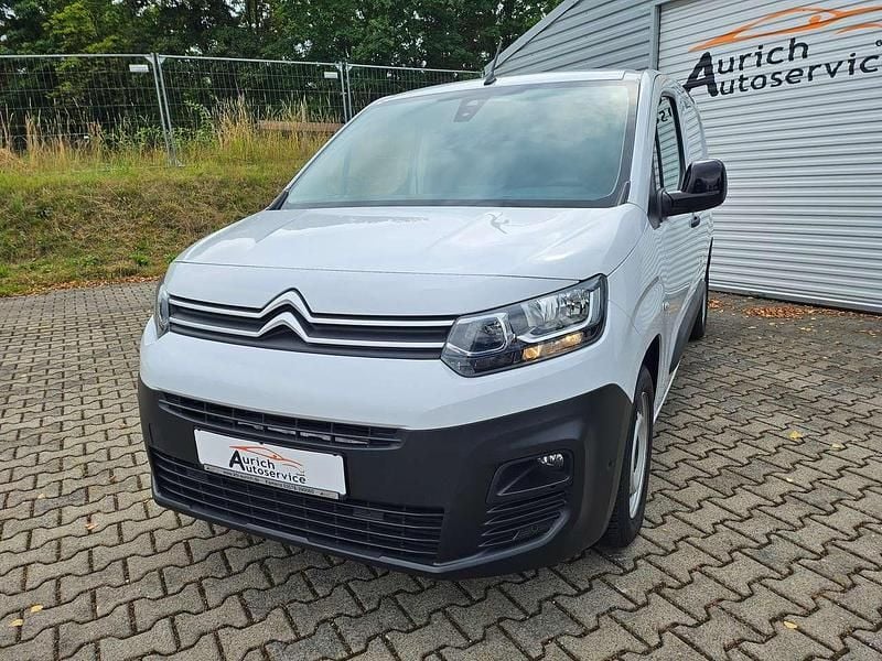Eisweiß Gebraucht 2024 Citroën Berlingo Van / Kleinbus | 20.590 € (Fairer Preis) - Bild 1/4