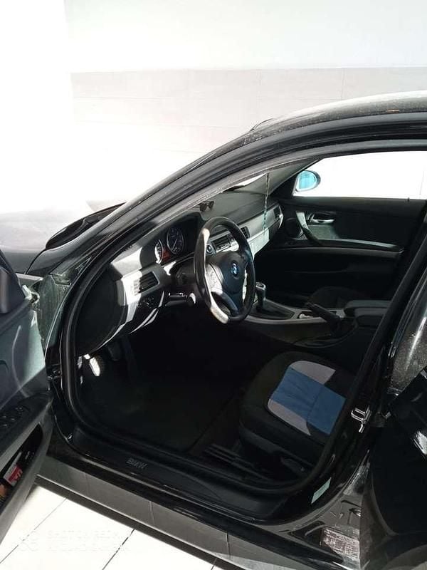 Gebraucht BMW 320 177 PS (130 kW) 2008 Schwarz Limousine