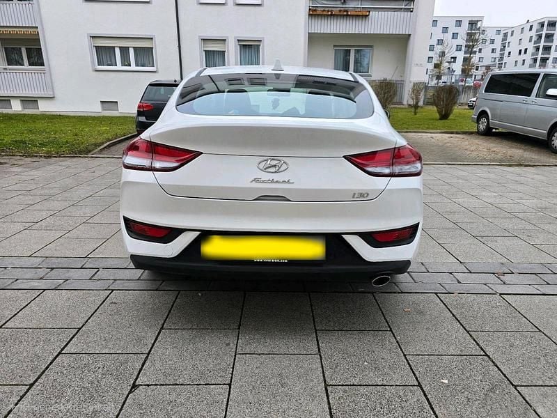 Gebraucht Hyundai i30 140 PS (102 kW) 2020 Weiß Limousine