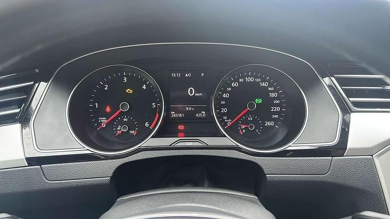 Grau Gebraucht 2018 VW Passat Comfortline Kombi | 9.990 € (Fairer Preis) - Bild 1/4