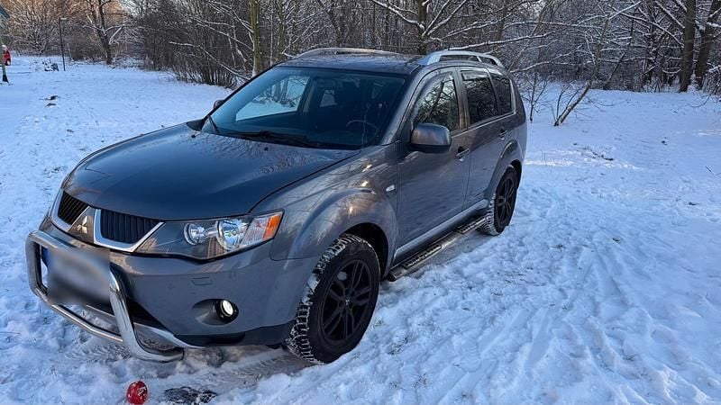 Grau Gebraucht 2007 Mitsubishi Outlander SUV | 5.750 € (Etwas zu teuer) - Bild 1/4