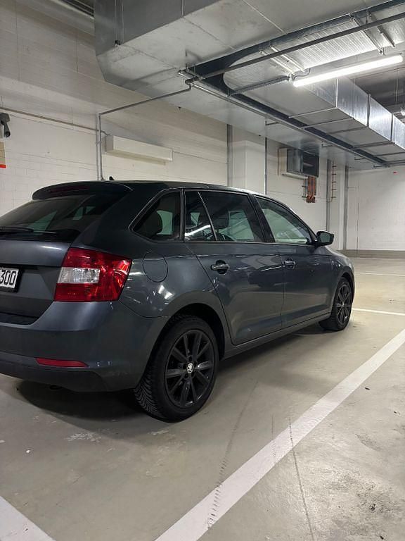 Gebraucht Skoda Rapid Active 105 PS (77 kW) 2014 Grau Kleinwagen