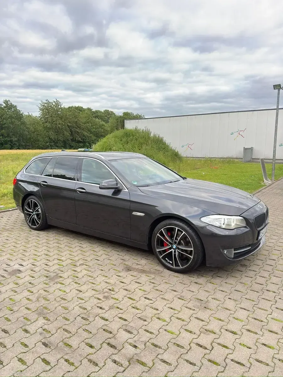 Gebraucht BMW 530 245 PS (180 kW) 2011 Grau Kombi