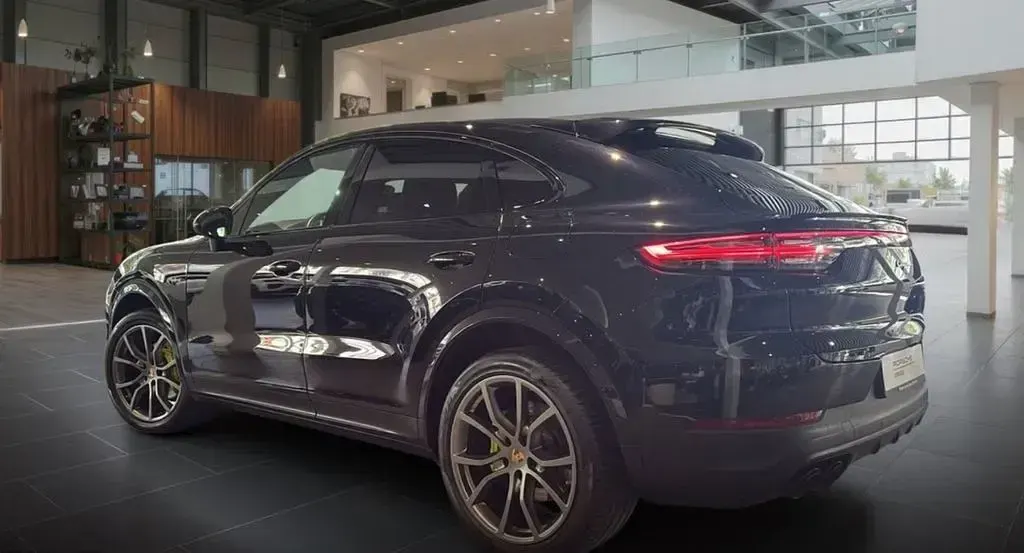 Gebraucht Porsche Cayenne 462 PS (339 kW) 2021 Tiefschwarz SUV