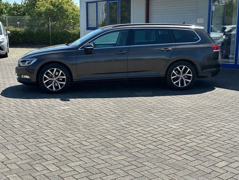 Schwarz Gebraucht 2017 VW Passat Comfortline Kombi | 19.980 € (Fairer Preis) - Bild 1/4