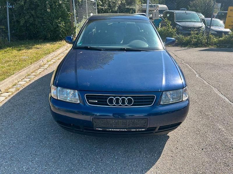 Blau Gebraucht 2000 Audi A3 Ambition Limousine | 750 € (Superpreis) - Bild 1/4