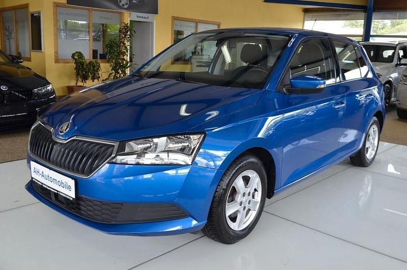 Blau Gebraucht 2021 Skoda Fabia Ambition Limousine | 10.880 € (Guter Preis) - Bild 1/4