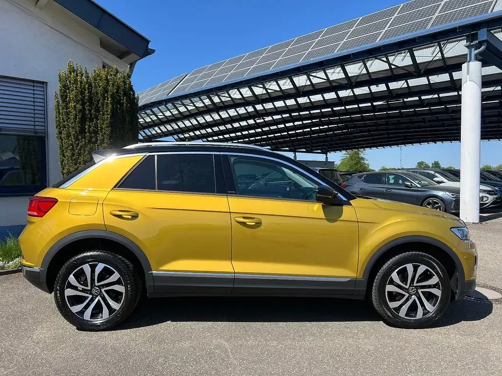 Second-hand VW T-Roc Active 150 CP (110 kW) 2021 Galben SUV