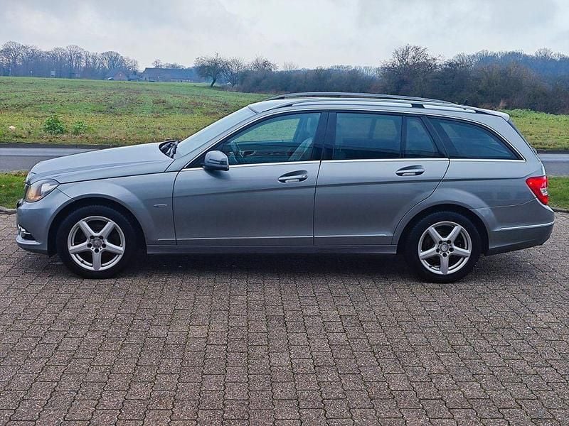 Gebraucht Mercedes C200 Avantgarde 136 PS (100 kW) 2011 Grau Kombi
