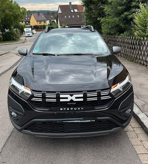 Schwarz Gebraucht 2023 Dacia Sandero Expression Kleinwagen | 12.500 € (Guter Preis) - Bild 1/4