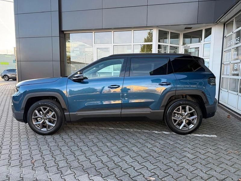 Neu Jeep Compass 145 PS (106 kW) 2026 Blau SUV