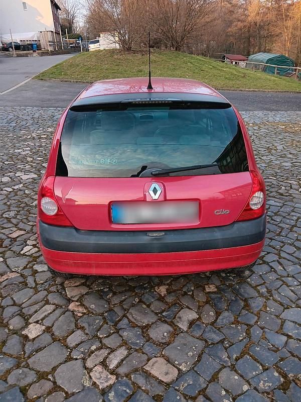 Gebraucht Renault Clio II 75 PS (55 kW) 2002 Rot Kleinwagen