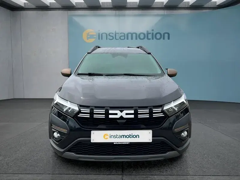 Gebraucht Dacia Jogger 101 PS (74 kW) 2024 Schwarz Van / Kleinbus
