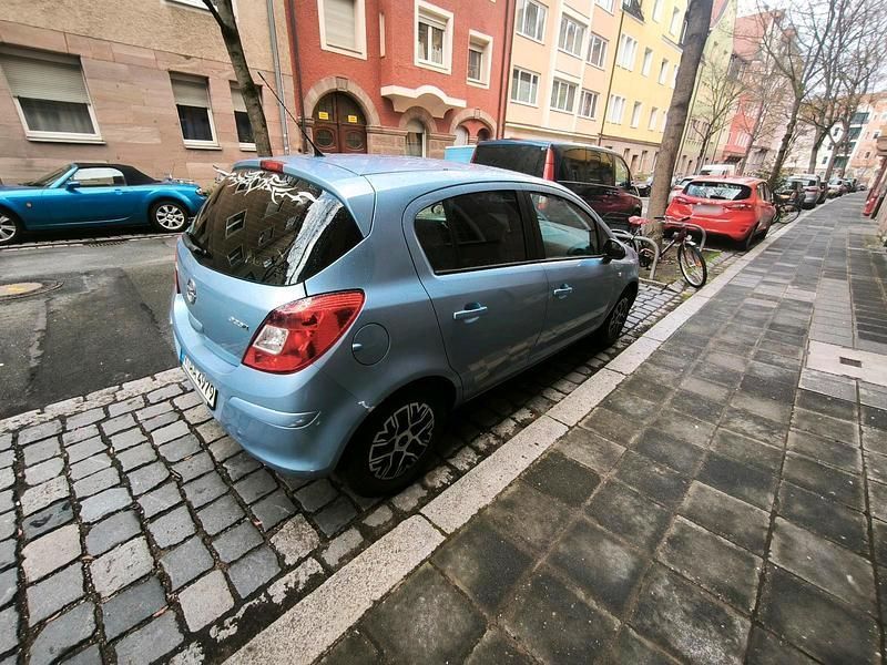 Second-hand Opel Corsa 80 CP (58 kW) 2014 Albastru Hatchback