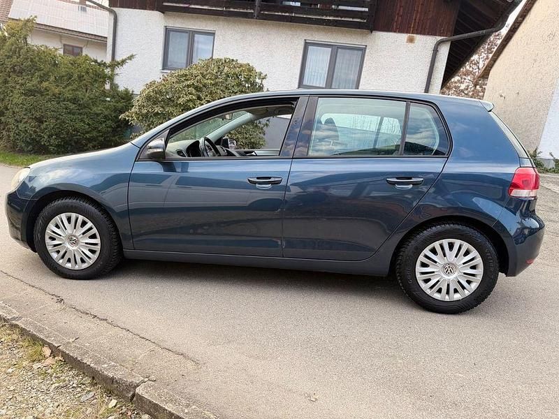 Gebraucht VW Golf VI Trendline 80 PS (58 kW) 2010 Blau Kleinwagen