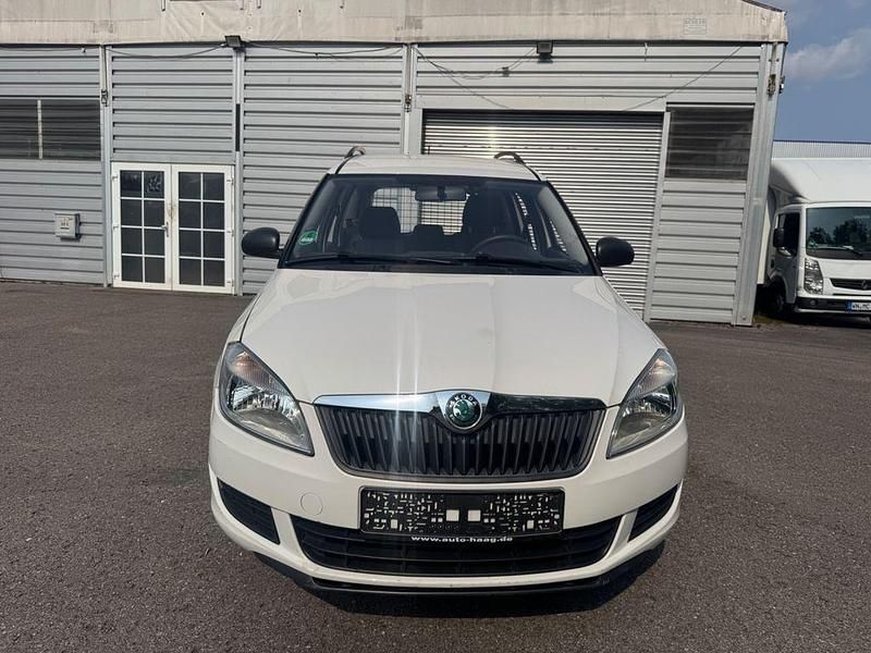 Weiß Gebraucht 2012 Skoda Roomster Plus Edition Kombi | 2.700 € (Superpreis) - Bild 1/4