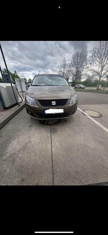 Braun Gebraucht 2010 Seat Alhambra Van / Kleinbus | 7.500 € - Bild 1/4