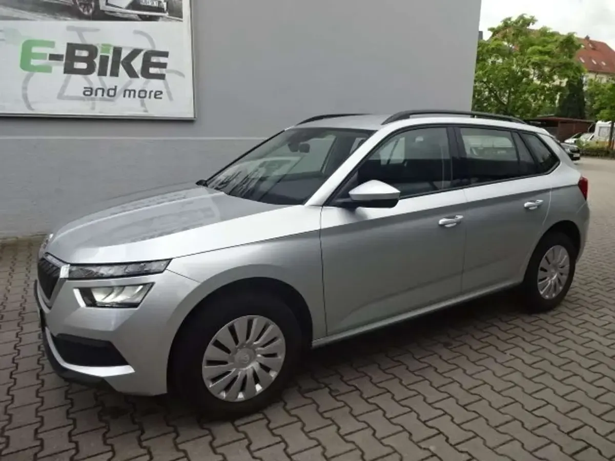 Gebraucht Skoda Kamiq Tour 95 PS (69 kW) 2023 Brilliantsilber metallic SUV