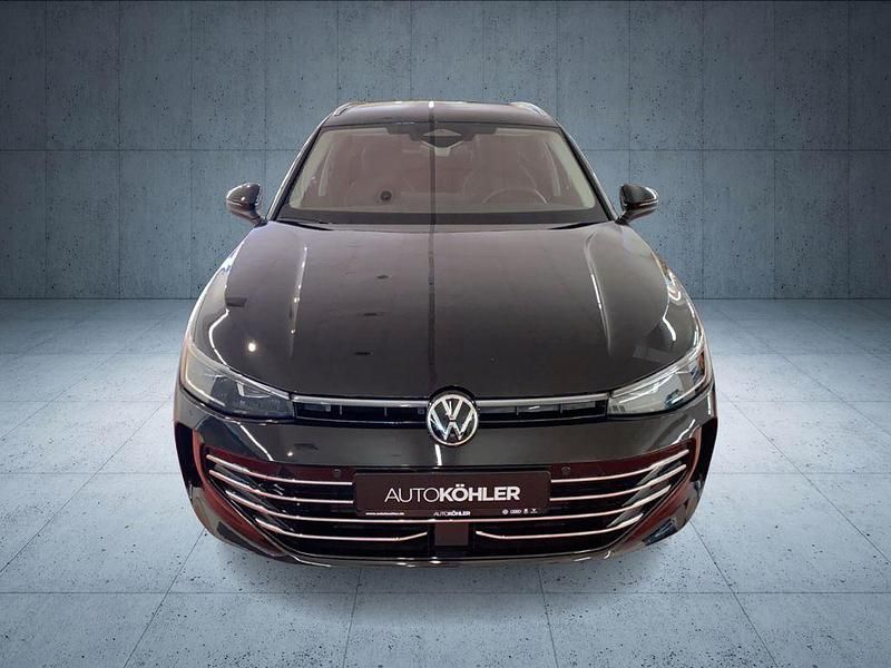 Gebraucht VW Passat Elegance 150 PS (110 kW) 2024 Schwarz Kombi