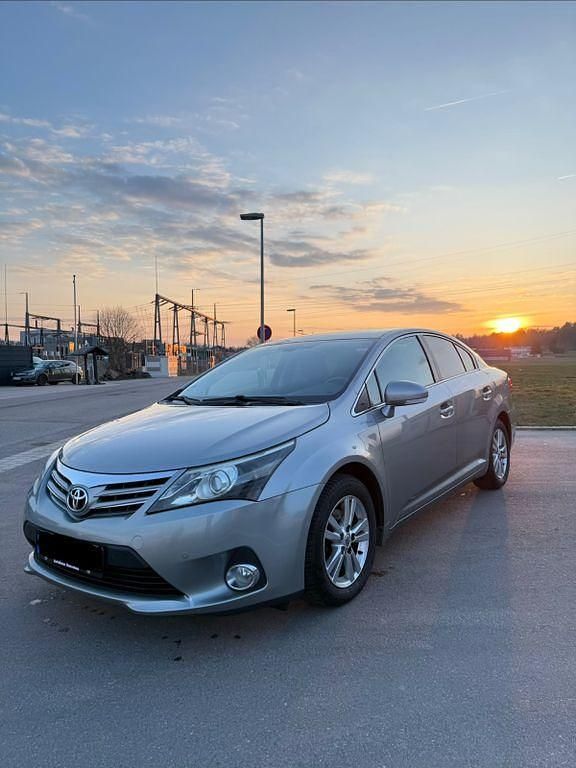 Gebraucht Toyota Avensis 124 PS (91 kW) 2012 Silber Limousine