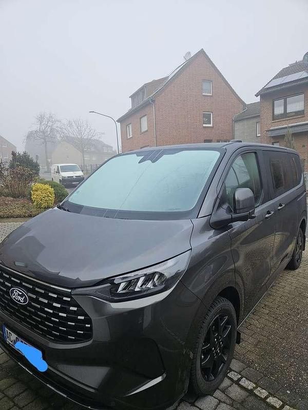Grau Gebraucht 2025 Ford Tourneo Titanium X Van / Kleinbus | 55.000 € (Superpreis) - Bild 1/4