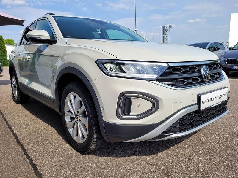Gebraucht VW T-Roc Life 150 PS (110 kW) 2023 Ascotgrau SUV