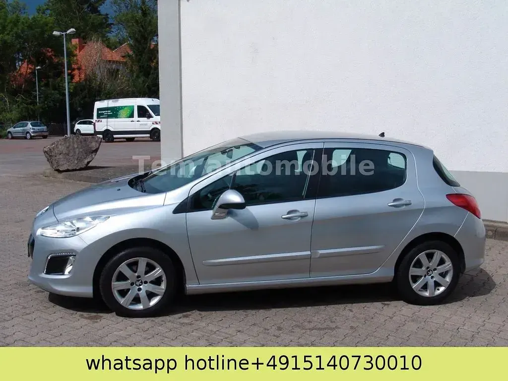 Gebraucht Peugeot 308 Active 120 PS (88 kW) 2011 Silber Limousine